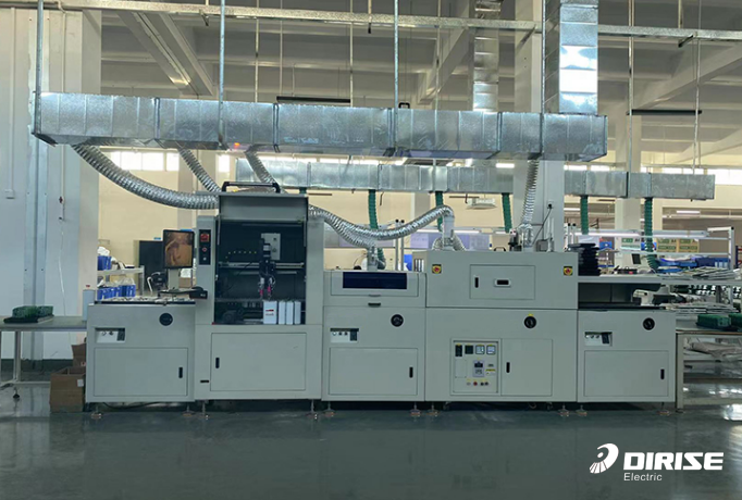 yh533388银河app网页版变频器车间里的三防漆自动涂覆机