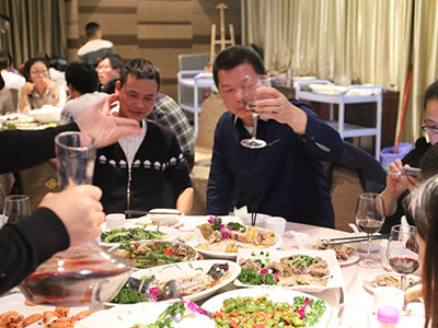 yh533388银河app网页版举杯